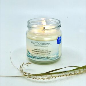 Käsitöö sojavaha küünal sidrunheina eeterliku õliga. Handmade soya was candle with lemongrass essential oil